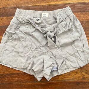 Aritzia Wilfred Grey Shorts